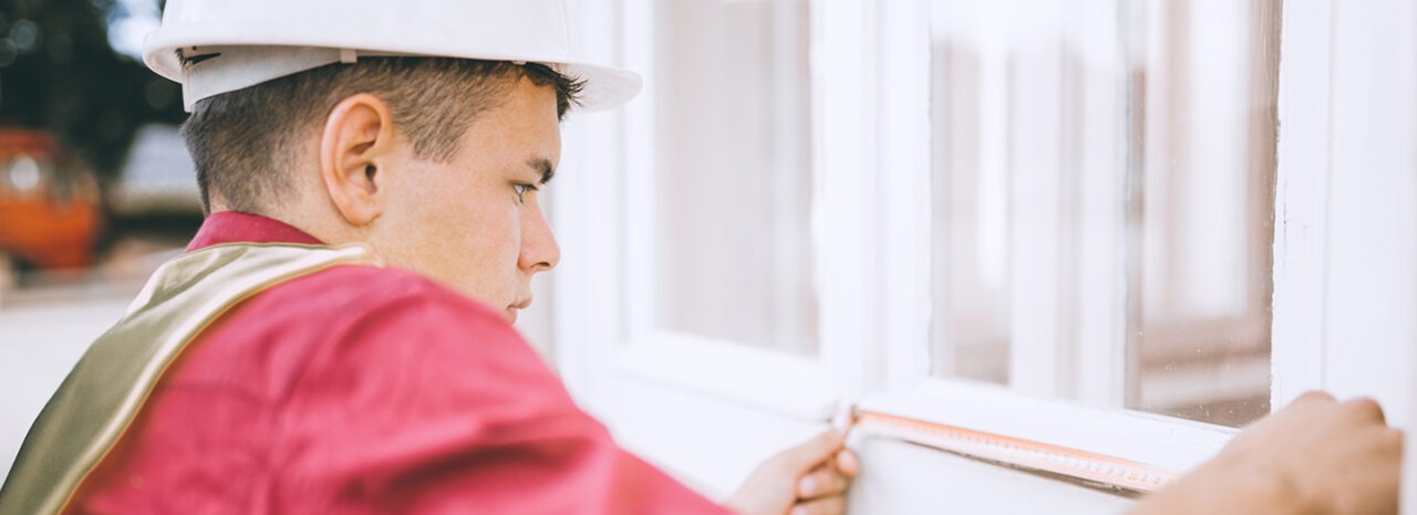 Contractor Measuring Window